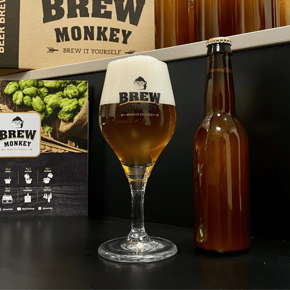 Brew Monkey bierbrouwpakket - bierpakket cadeau eigen gebrouwen blond bier